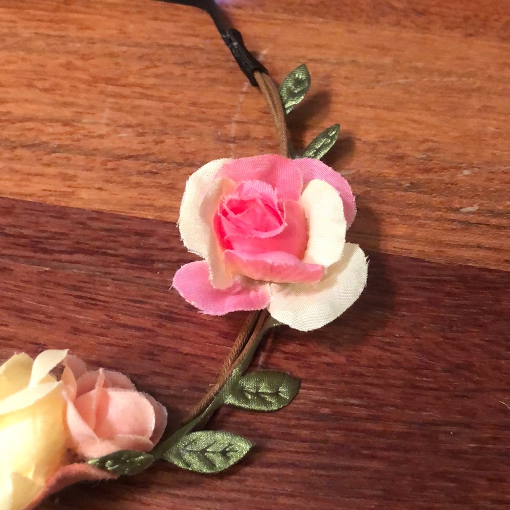 🌵 Francesca’s • Flower Headband - Picture 2 of 2